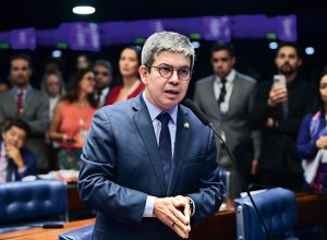 lider-de-lula-no-congresso-ironiza-voto-de-fux:-‘golpe-dado-pelo-mordomo’